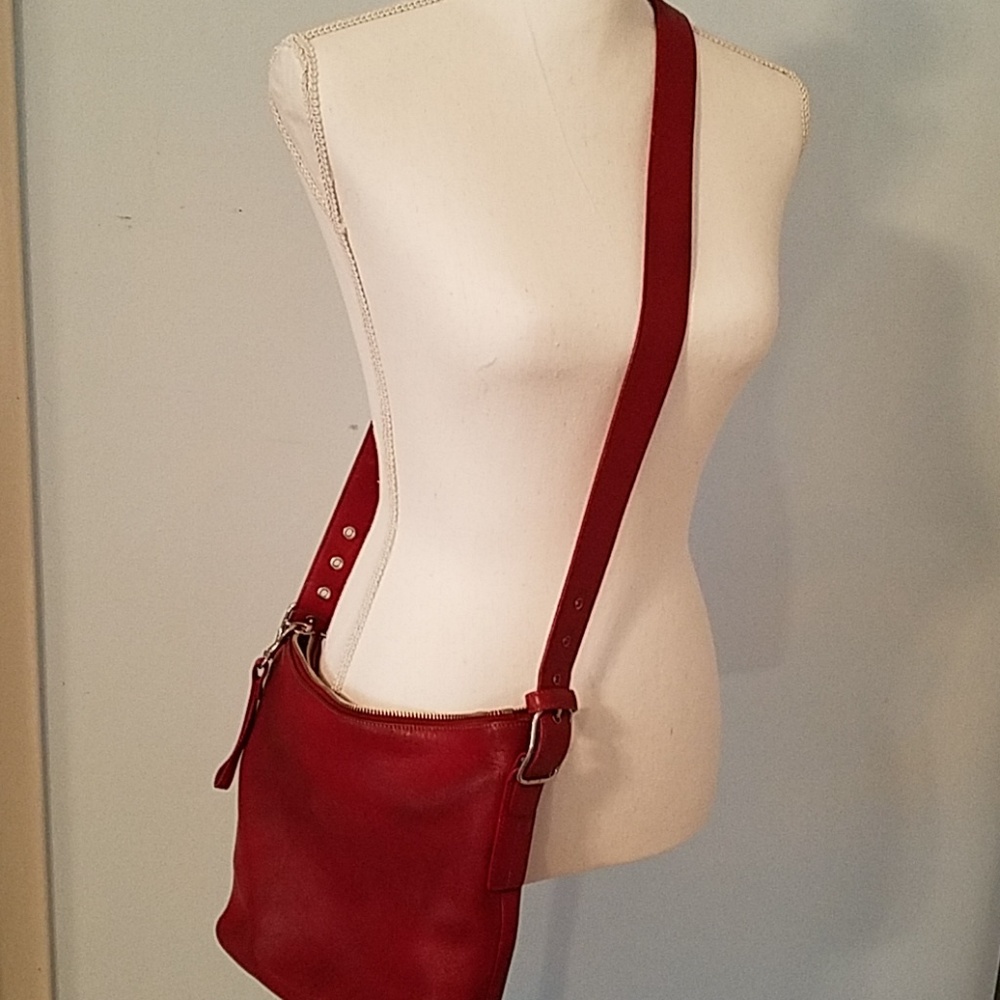 EUC Coach red leather slim duffle crossbody #9328